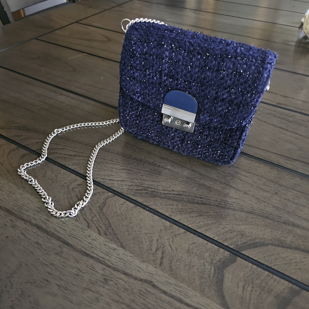 Elegant Navy Tweed Chain Bag
